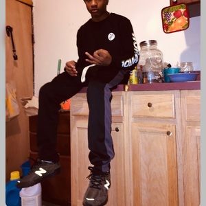 Meet your Posher, Akee